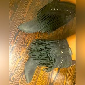 Beautiful leather cowboy boots with fringes made in Mexico